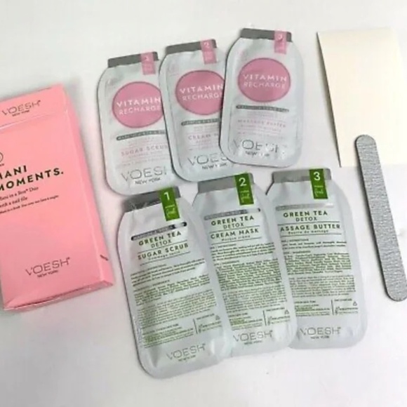 Voesh Mani Moments Mani in a Box Duo with Nail File Vegan Recharge and Detox NEW - Picture 2 of 3